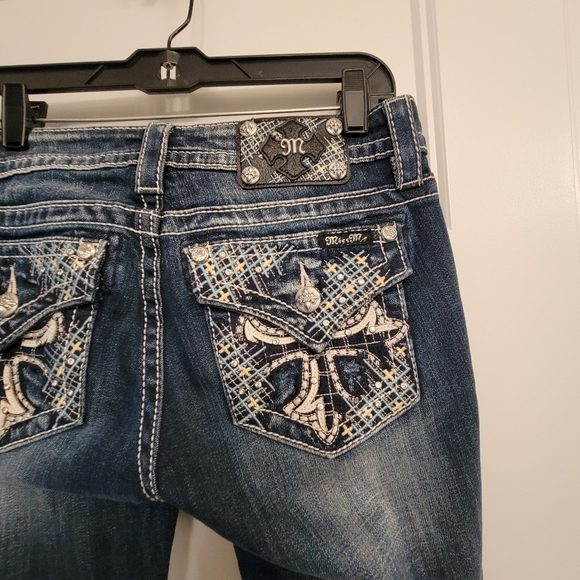 Miss Me Denim - Miss Me Mid-Rise Skinny Embellished Cross Jeans with Fading size 26
